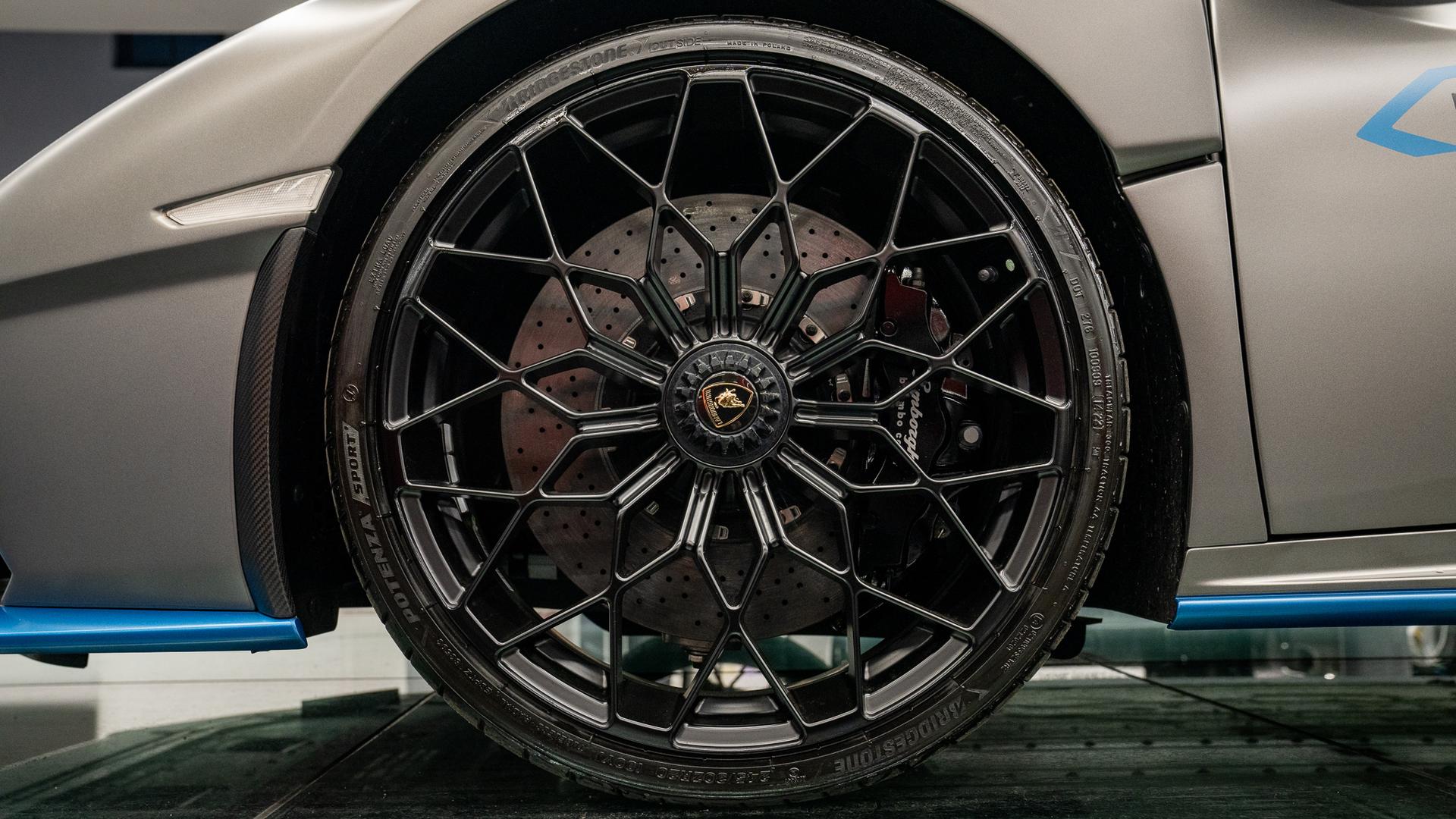 LAMBORGHINI Huracan Photo 4f863109-3acc-4160-b7c5-b4485b9867e6.jpg