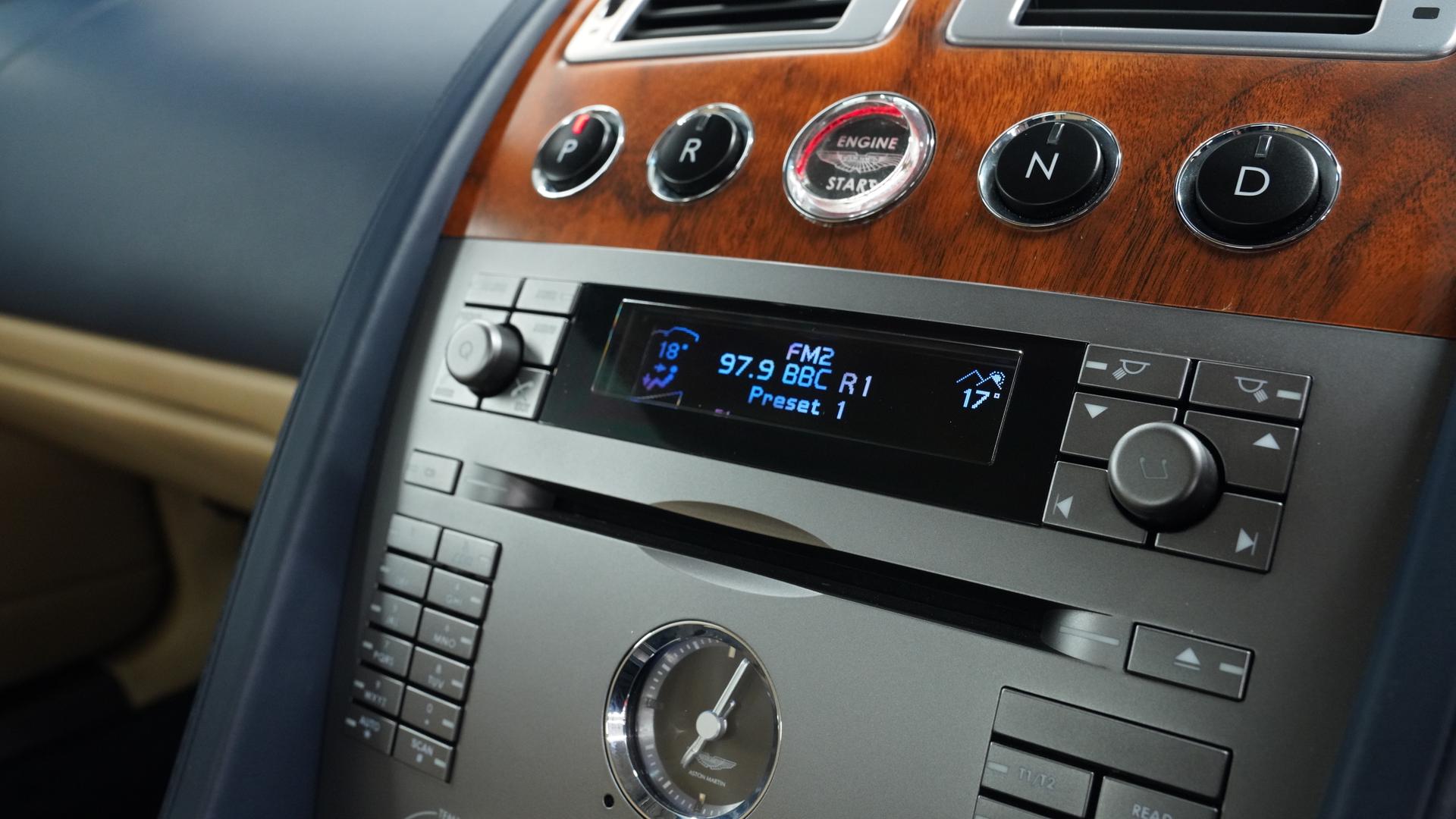 Aston Martin DB9 Photo 4f9c3f3c-7f94-4b5f-8d95-1edc3160b00b.jpg