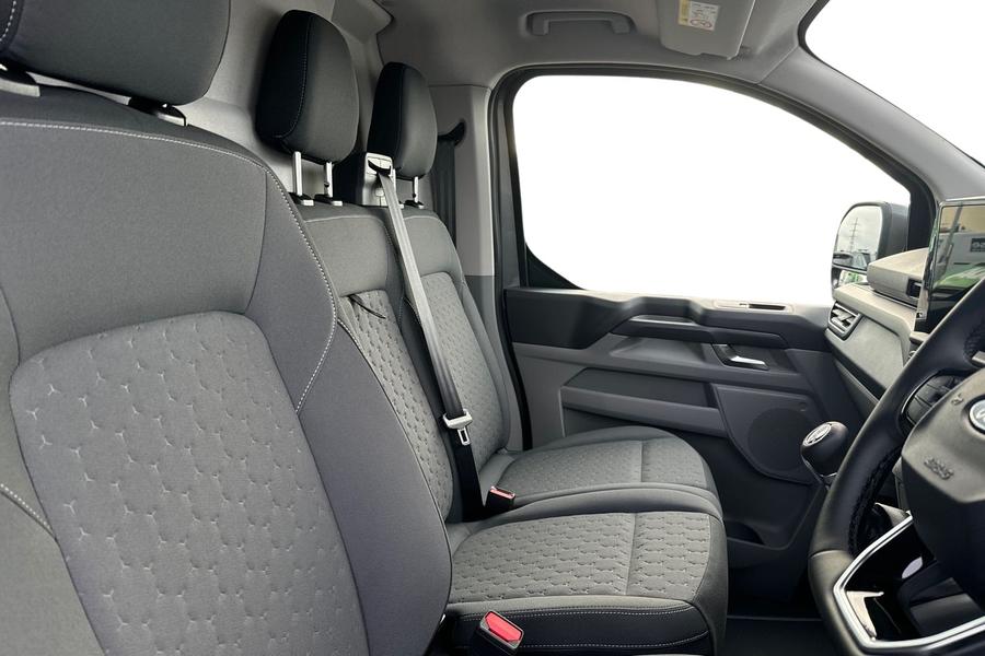 Ford TRANSIT CUSTOM Photo 4f9f5ea0-98d9-4652-939e-4466e54d1171.jpg