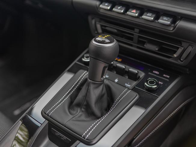 PORSCHE 911 Photo 25