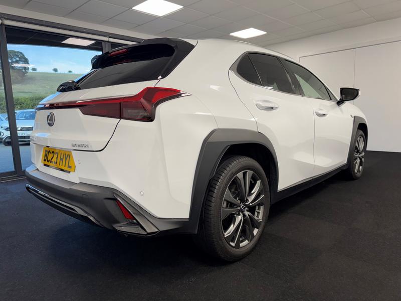 Lexus UX Photo 4fb91bb5-76de-4b08-bf23-1c9c1fb44236.jpg