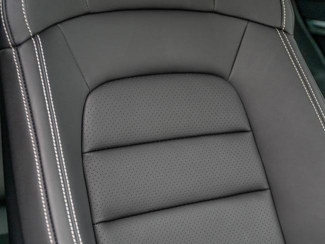 Porsche Taycan Photo 11