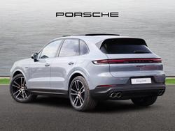 Porsche Cayenne Photo 2