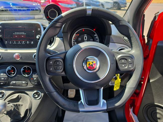 Abarth 595 Photo 500a9eea-4b6b-4db2-a2f8-dc1985d5add0.jpg