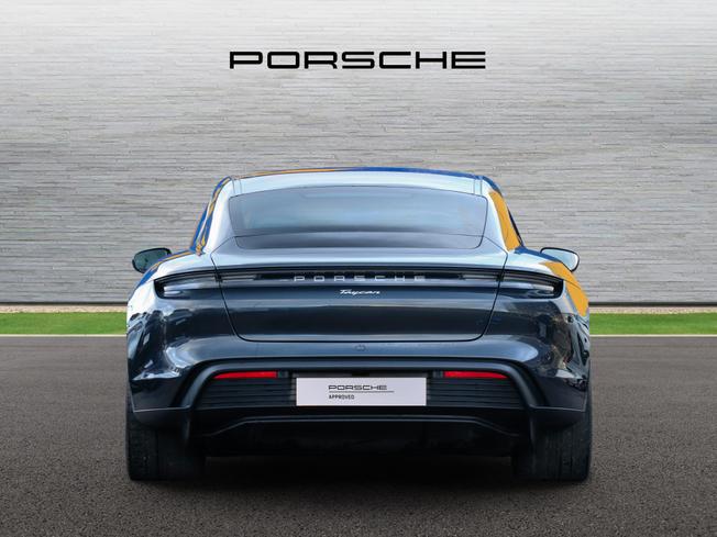Porsche TAYCAN Photo 7