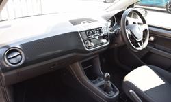 Volkswagen UP Photo 11