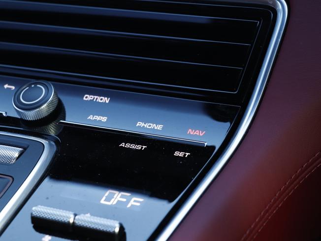 PORSCHE Panamera Photo 23