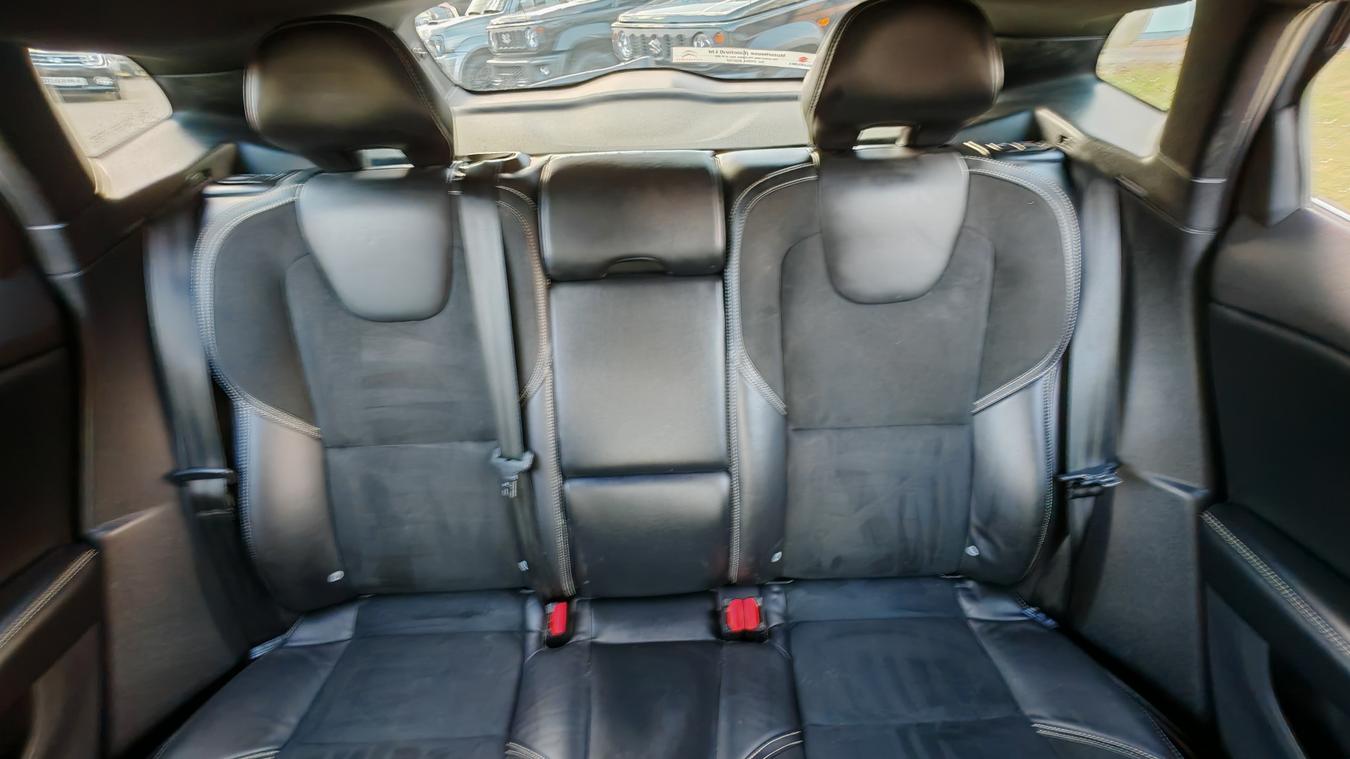 Used Volvo V40 EO66TKE 24