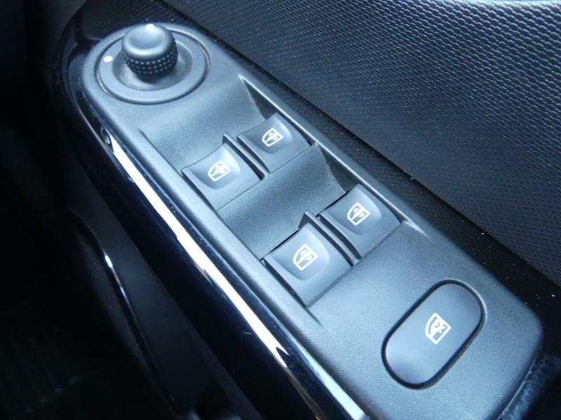 Renault Captur Photo 5065ae2b-bc92-4cdb-a6d8-5bb57a97d38c.jpg