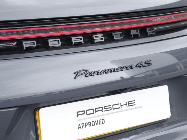 PORSCHE Panamera Photo 11