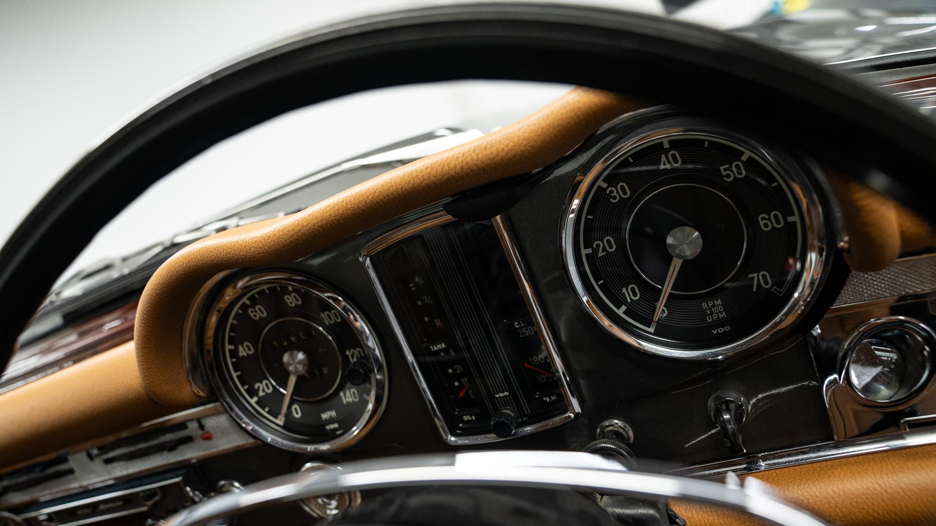 Mercedes-Benz 280 SL Photo 50912b38-f776-4631-b1d2-61918851c5b8.jpg