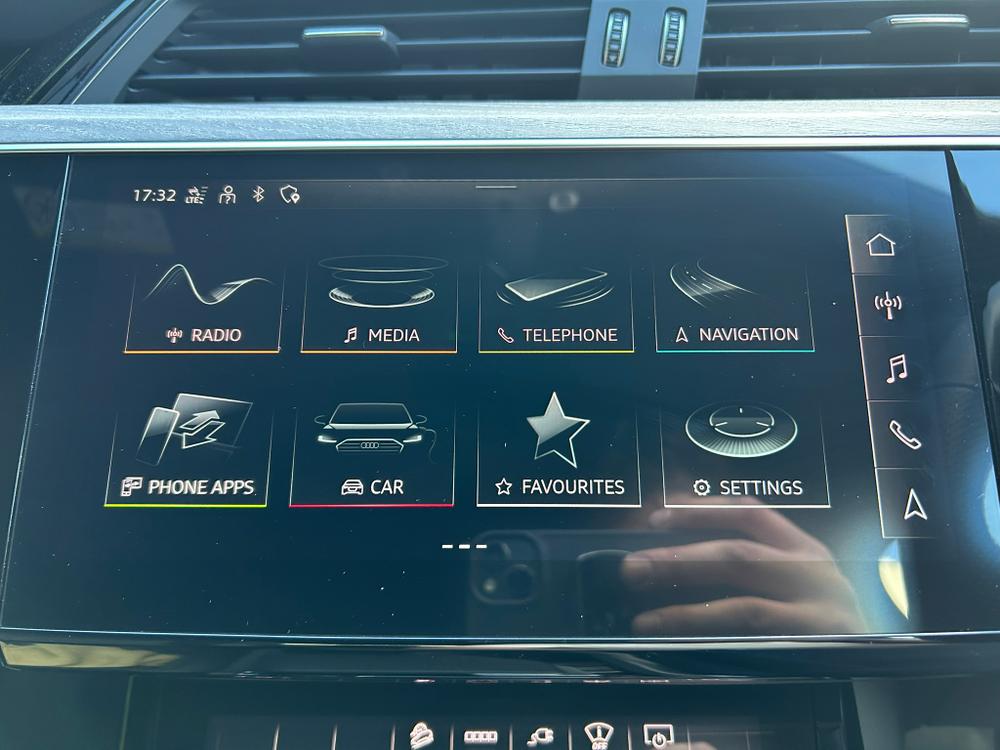 Used Audi e-tron HG72KVC 39