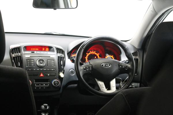 Kia ProCeed 1.6 CRDi 3 Hatchback 3dr Diesel Manual Euro 5 (113 bhp) Photo 8