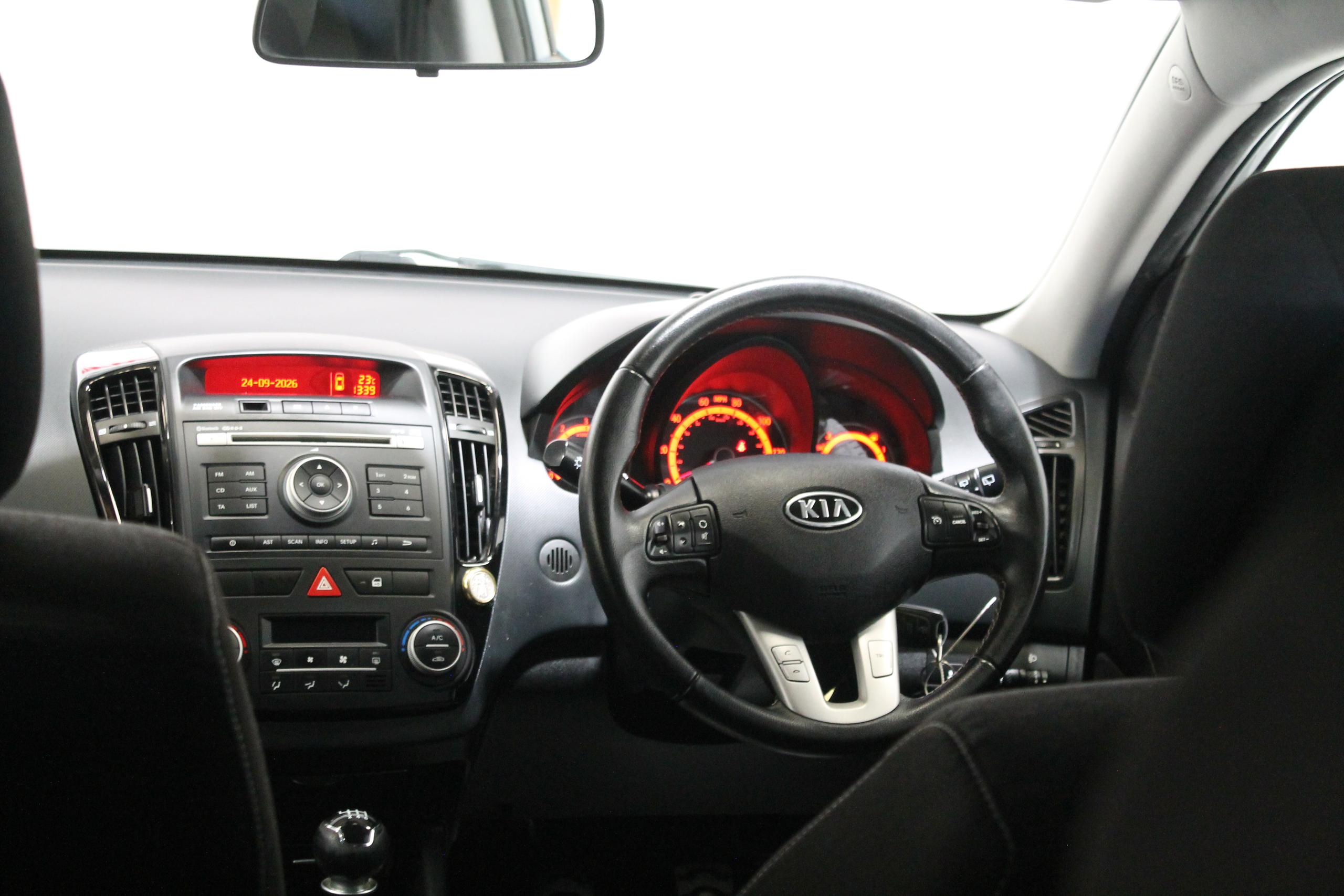 Kia ProCeed Photo 8