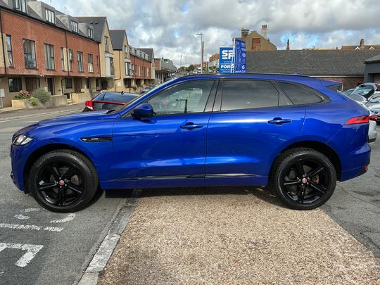 Jaguar F-PACE Photo 15