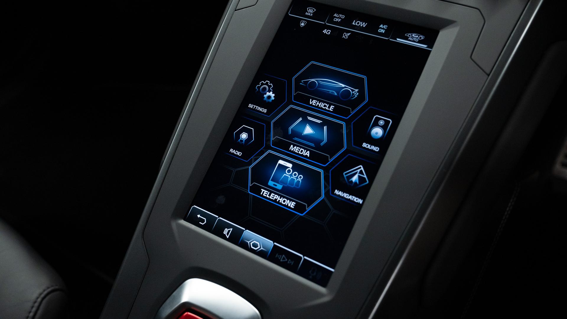 LAMBORGHINI Huracan Photo 50bfc08f-556f-47b2-a4bb-eacfeb6f130f.jpg