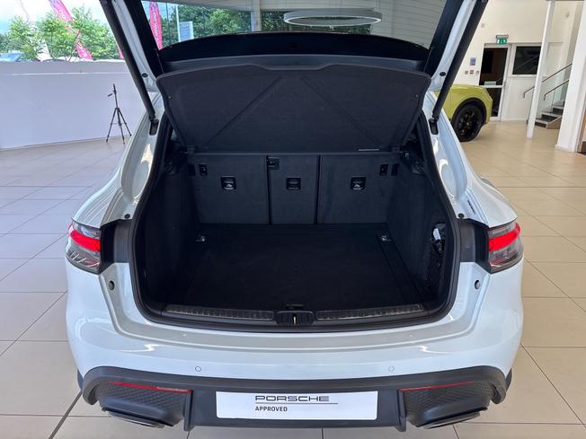 PORSCHE Macan Photo 19