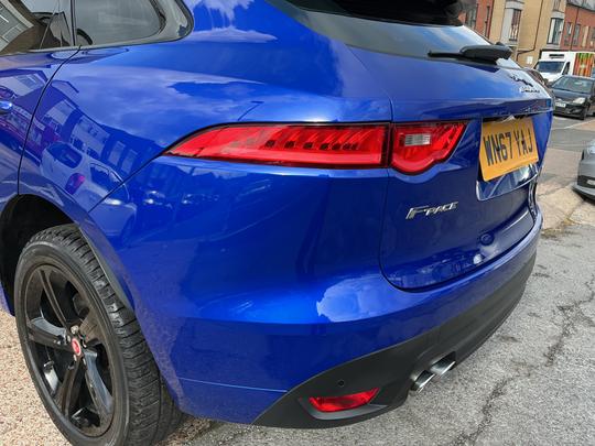 Jaguar F-PACE Photo 12