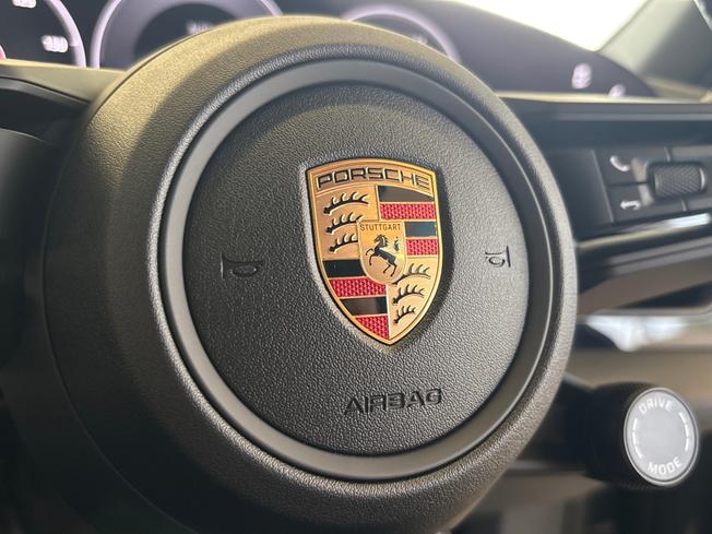 PORSCHE Taycan Photo 37