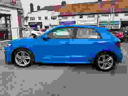 Audi A1 Photo 50fd792c-c1ba-4f6c-8e5e-751a55b5415a.jpg