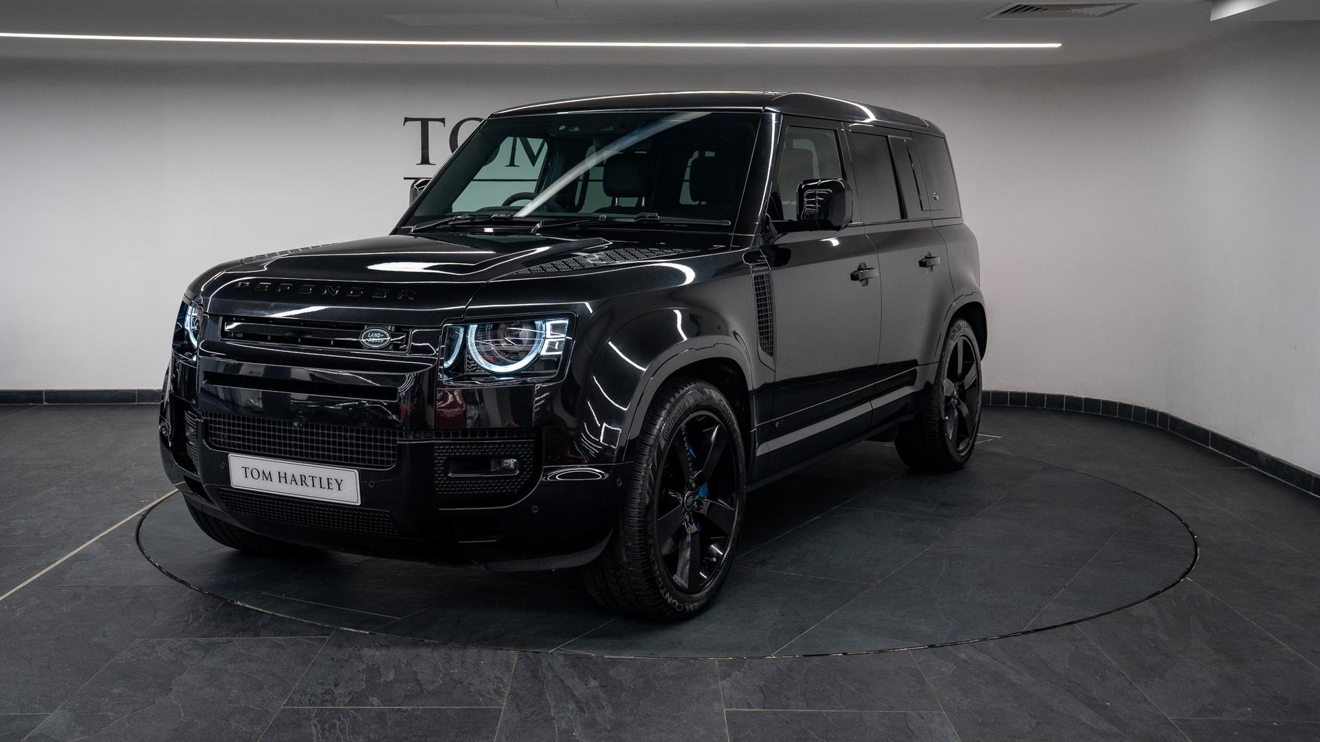 2021 Land Rover Defender 110 P525 V8 Bond Edition 'No Time To Die' 3