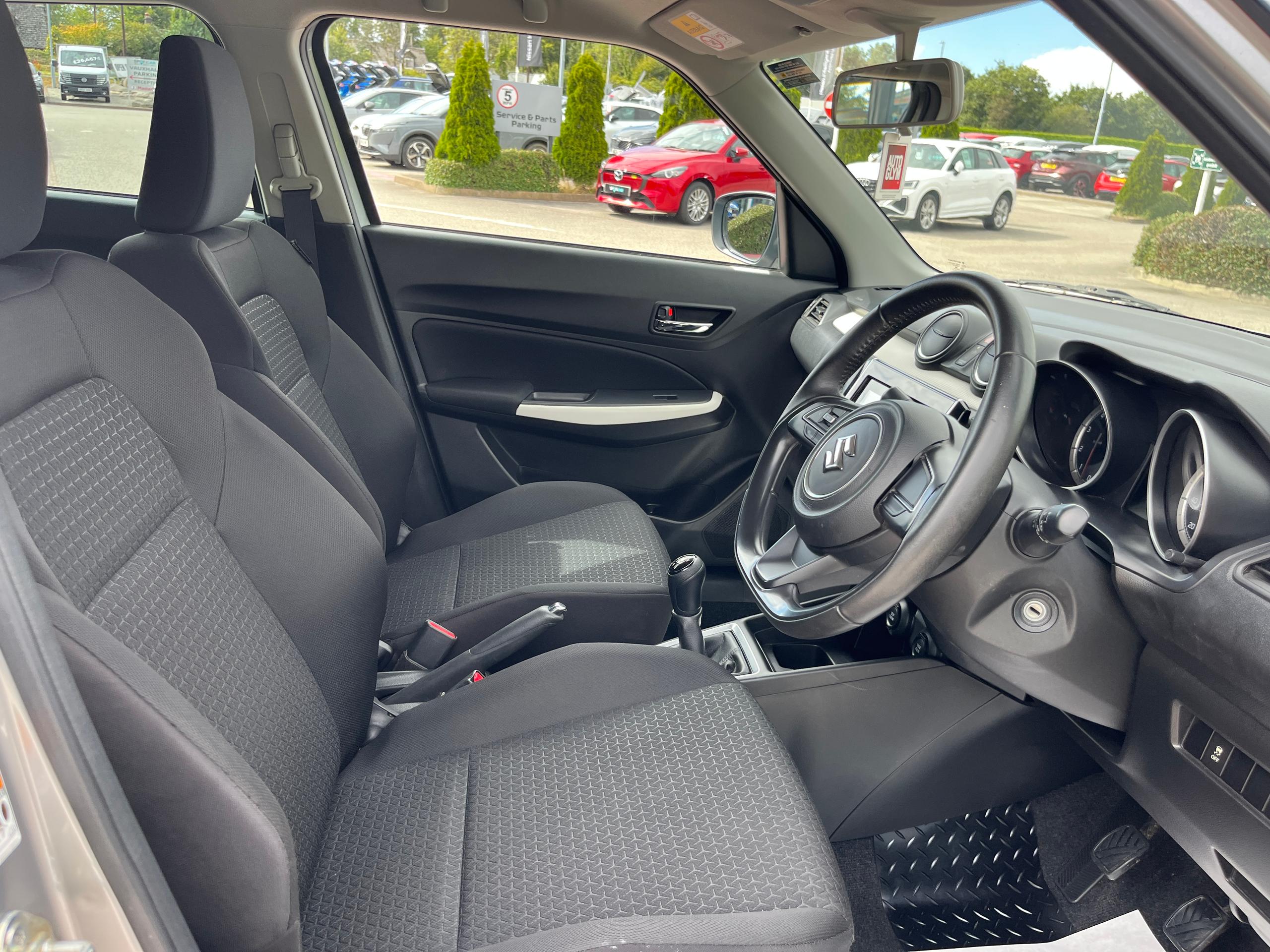 Suzuki Swift Photo 15