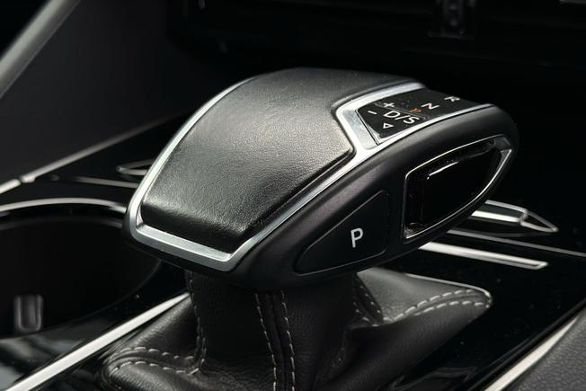 VOLKSWAGEN Touareg Photo 26