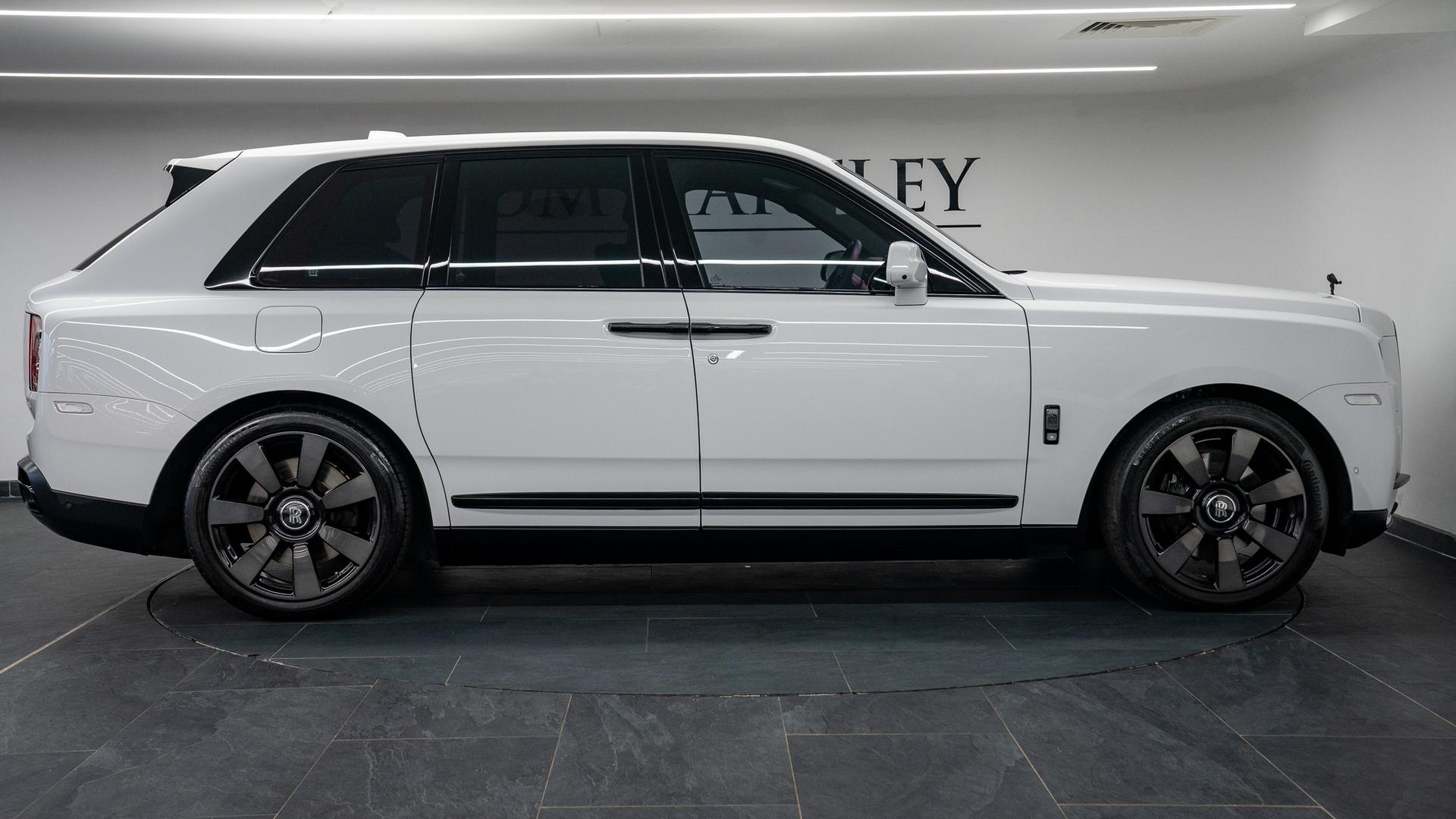Rolls-Royce Cullinan Photo 51434600-6e17-4139-af20-52cbb2eb5ddc.jpg