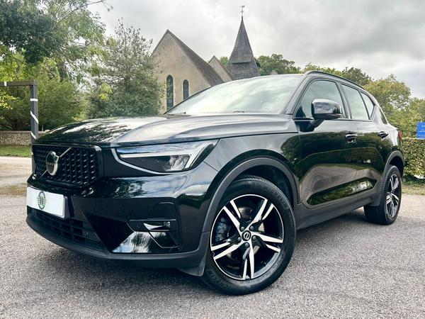 Used Volvo XC40 YY22ULR 1