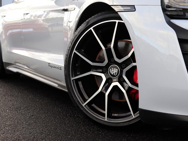 PORSCHE Taycan Photo 37