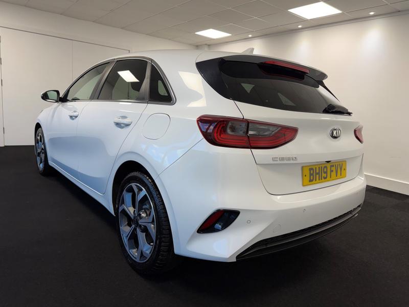 Kia Ceed Photo 517ee80b-7344-49c4-bb7c-edf8fdd3b69f.jpg
