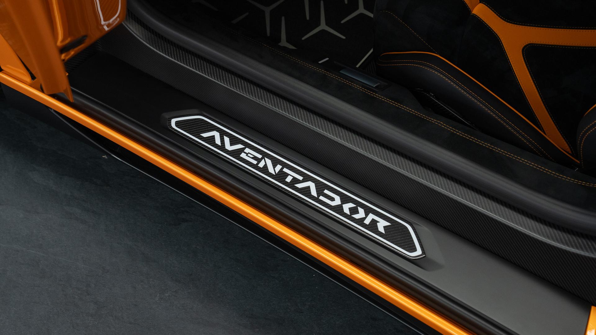 LAMBORGHINI Aventador Photo 5184d10c-1798-40cd-a710-57faff0a50e6.jpg