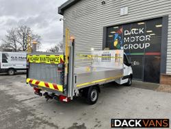 Mercedes-Benz Sprinter Photo 29