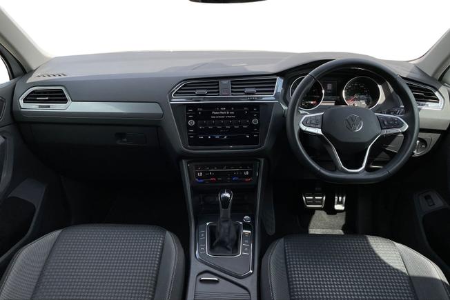 VOLKSWAGEN Tiguan Photo 12