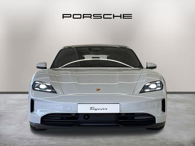 Porsche Taycan Photo 8
