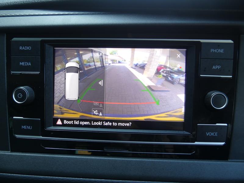 Volkswagen Transporter Shuttle Photo 51c0773c-0d40-4e55-a647-230dfa168af9.jpg