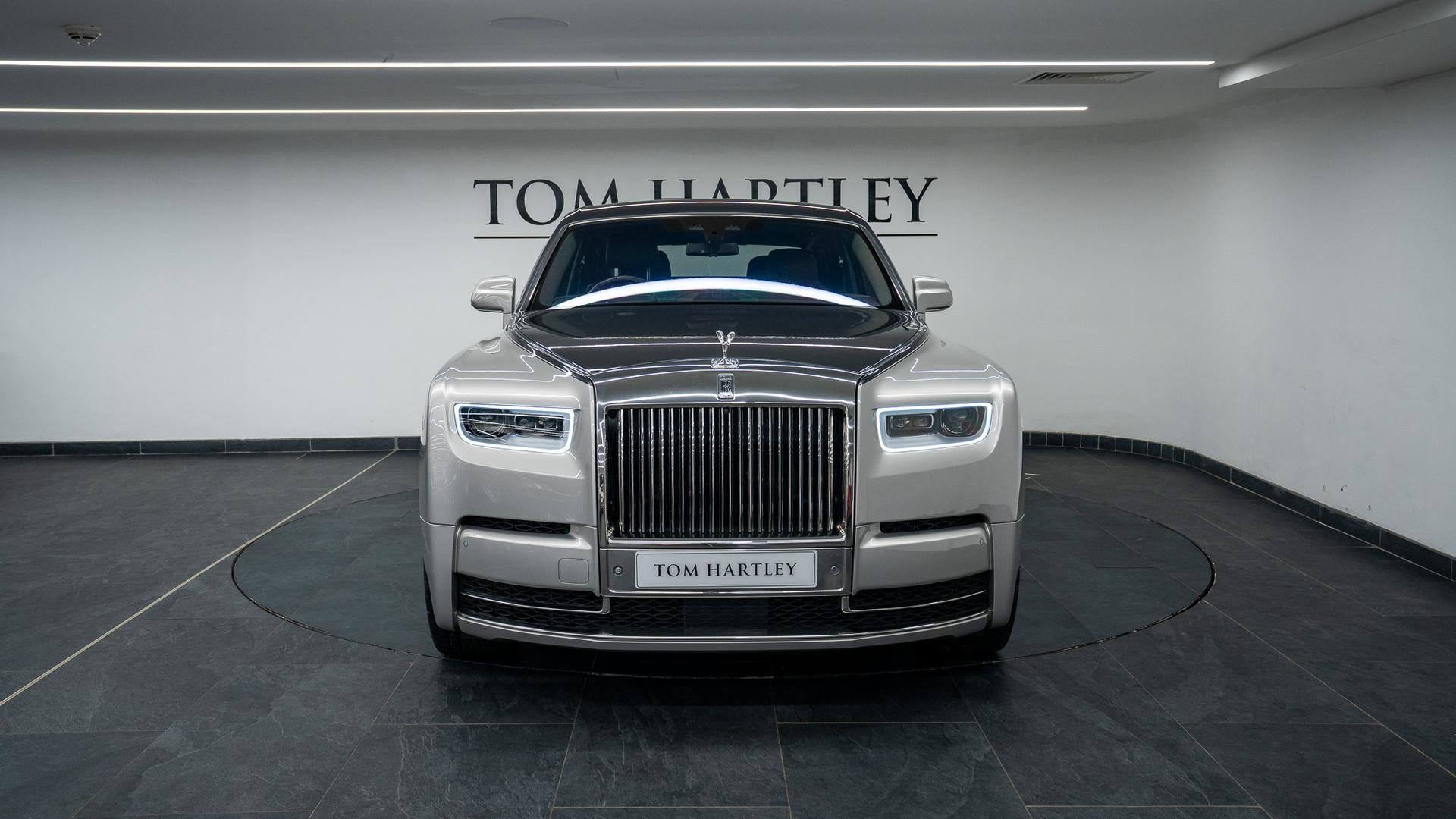 Rolls-Royce Phantom Photo 51d04041-aaf6-4dd8-ab7d-6fc2fb948f8e.jpg
