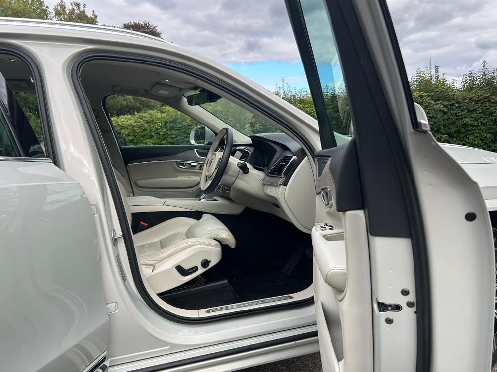 Used Volvo XC90 SD22URT 32