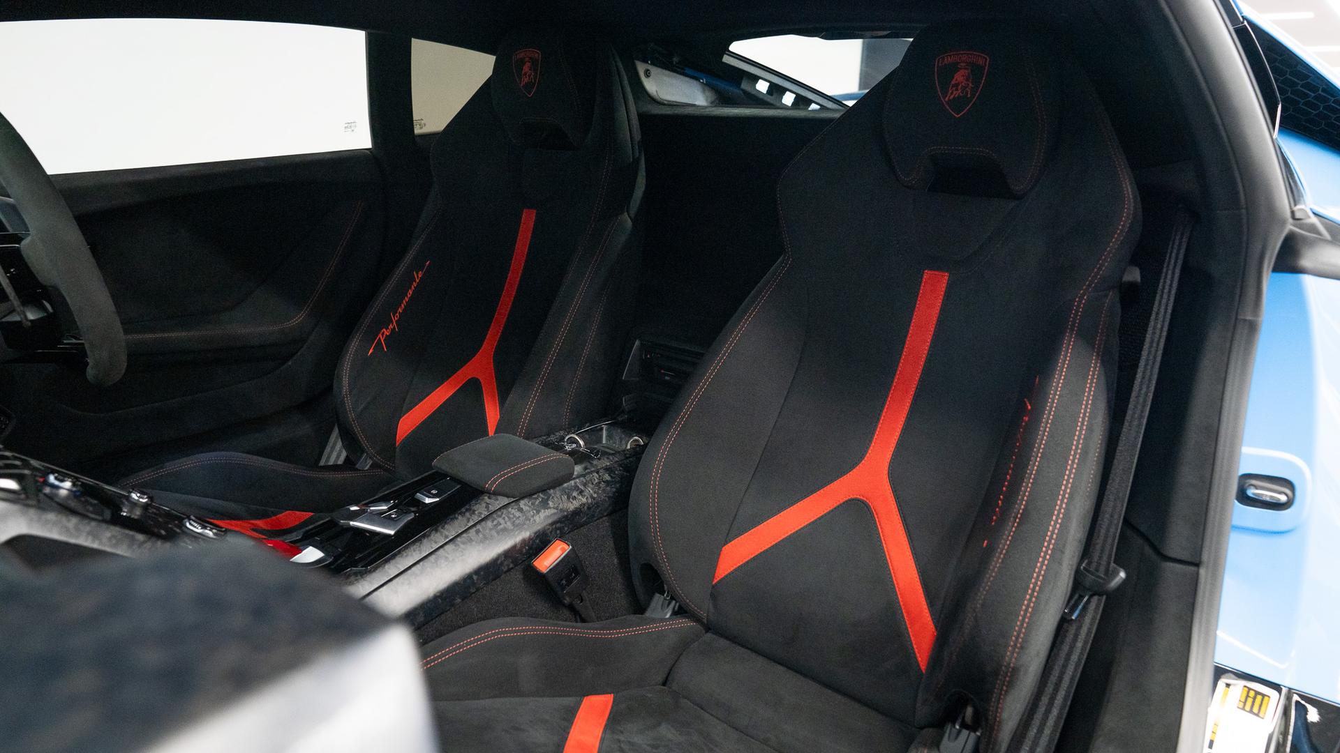 LAMBORGHINI Huracan Photo 51d984f2-78a8-4a06-bffd-6fc17b8f617c.jpg