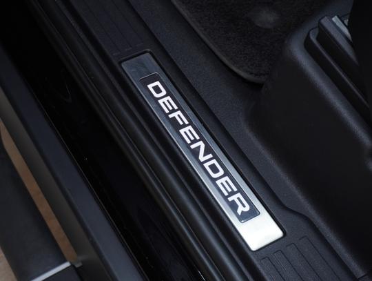 Land Rover Defender 90 Photo 51dc3200-ce22-45d4-9909-7acbb65215a4.jpg