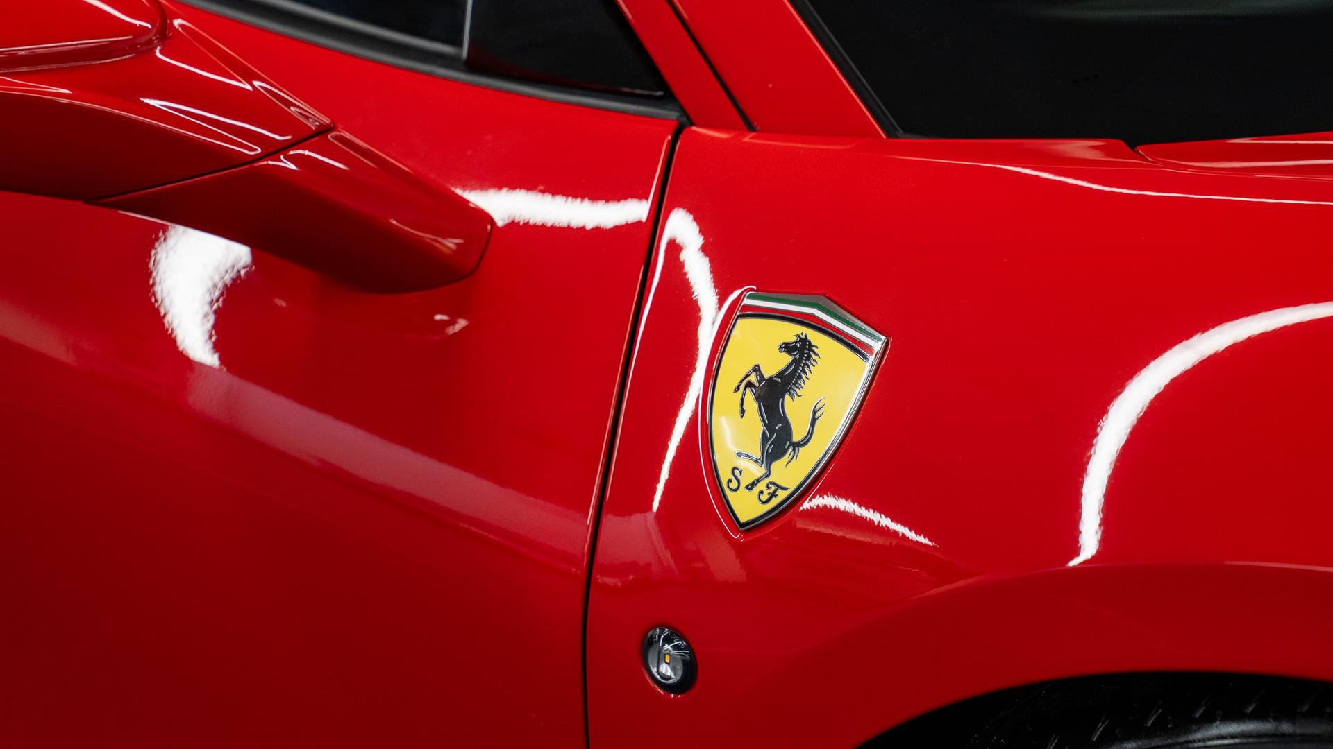 Ferrari F8 Photo 51e4998d-89c1-45f0-a9bc-82a02020751f.jpg