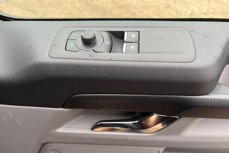 Ford TRANSIT CUSTOM Photo 51f08006-c5f3-45c6-aec1-bcb280ba12fe.jpg