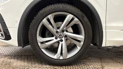 VOLKSWAGEN Tiguan Photo 5