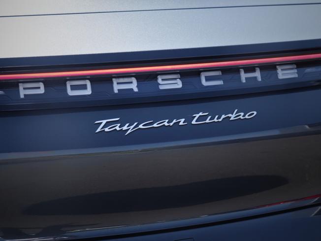 PORSCHE Taycan Photo 41
