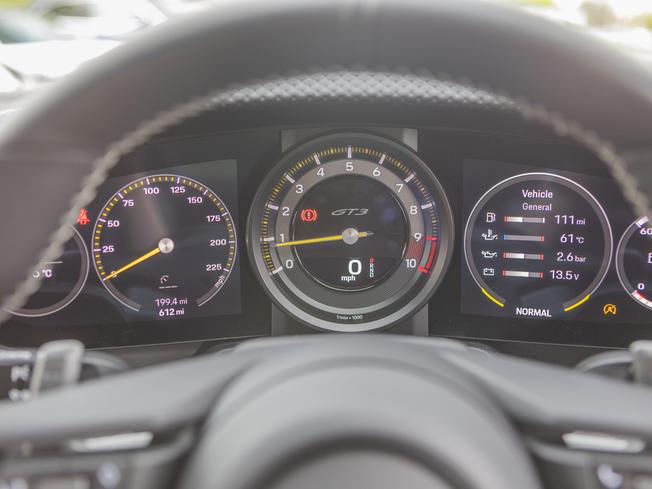 PORSCHE 911 Photo 16