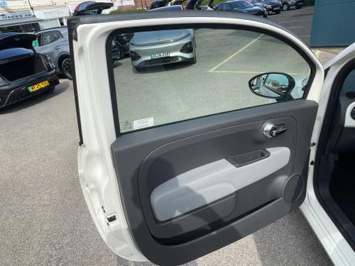 Fiat 500 Photo 523414a9-da9f-4df8-9937-e147fde7f740.jpeg
