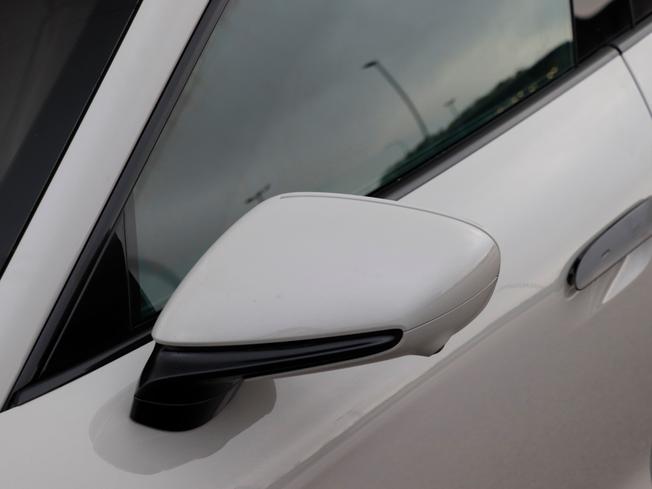 PORSCHE Taycan Photo 13