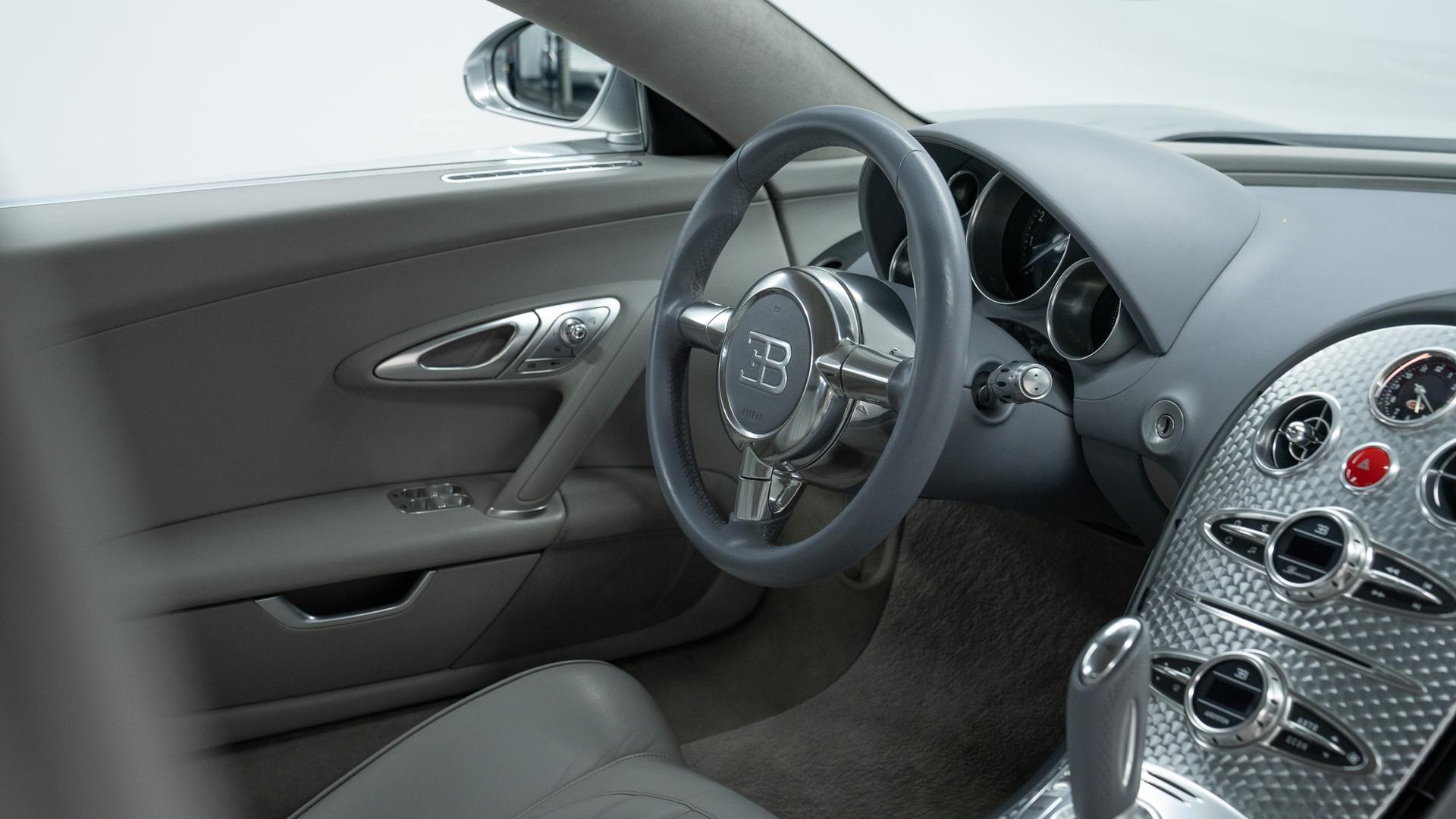 Bugatti Veyron Photo 523dc106-7fd0-4a91-ba62-df5e5c485d63.jpg
