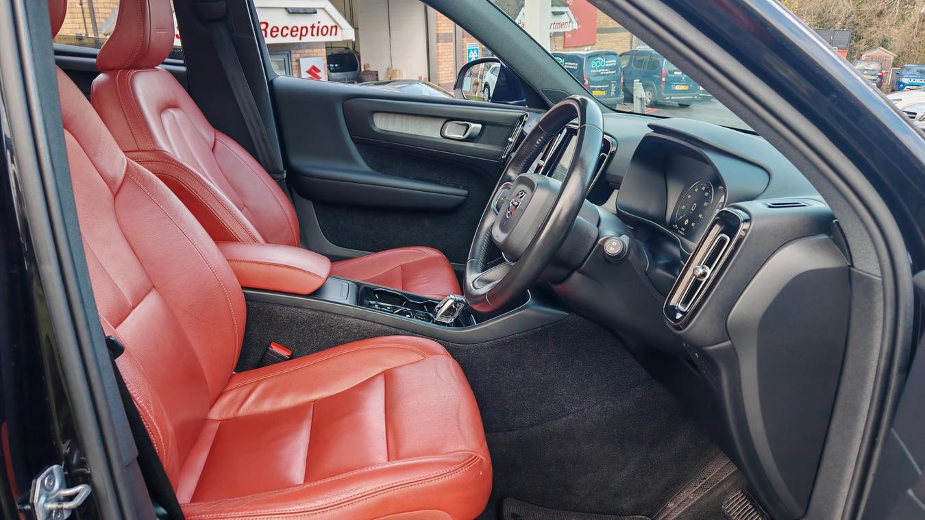 Used Volvo XC40 KX68ULD 10