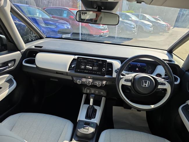 Honda Jazz Photo 525495f5-07b9-41c2-ba29-5f9f62debb1b.jpg